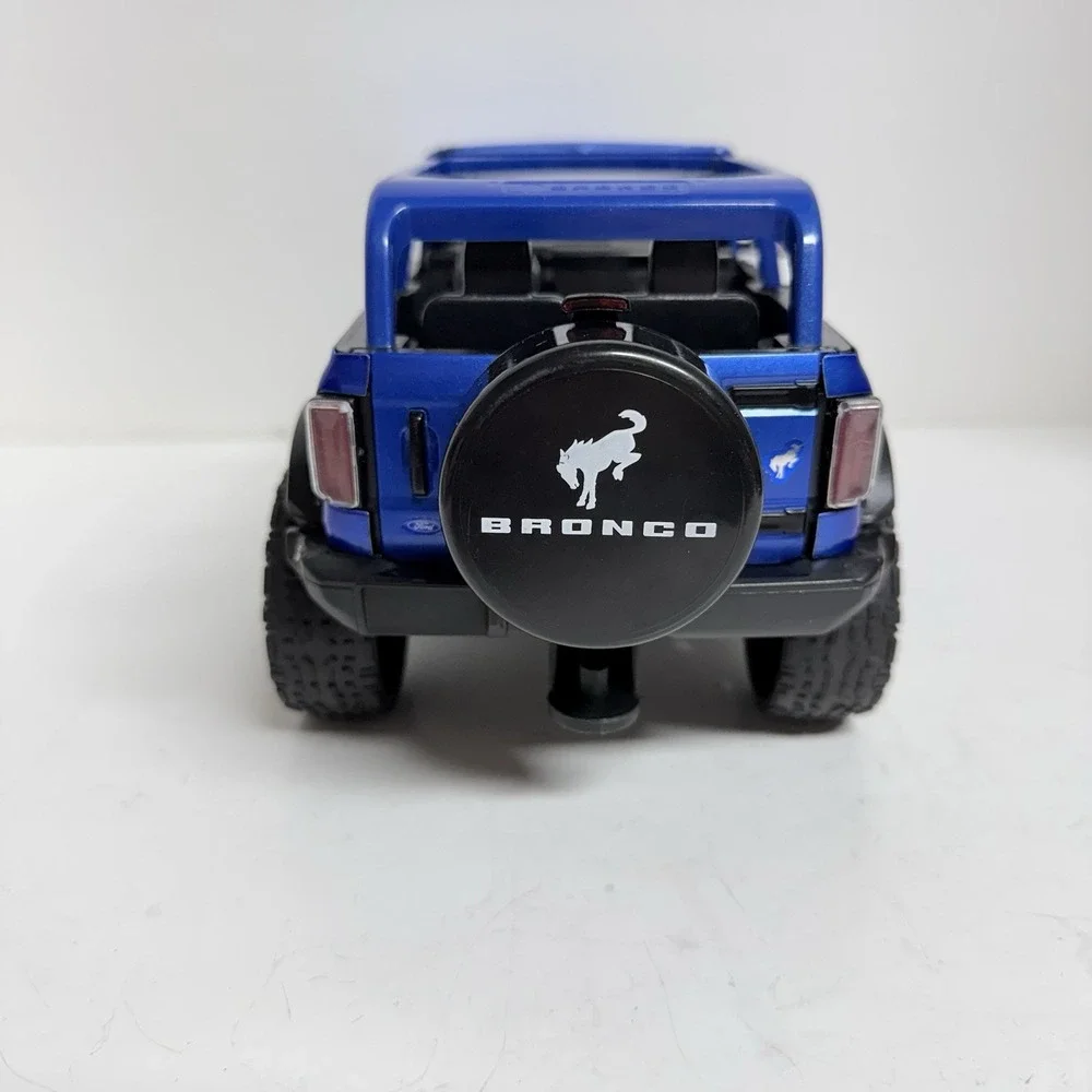 New Bright 2021‎ Ford Bronco Electric Blue With Winch